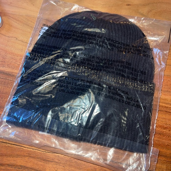 BP Oversized Cuff Beanie (Black) NWT - Picture 3 of 3